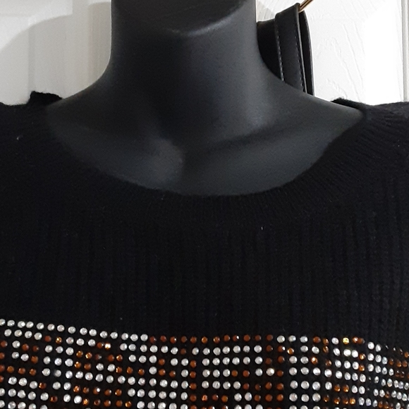 Sweater - Picture 5 of 6